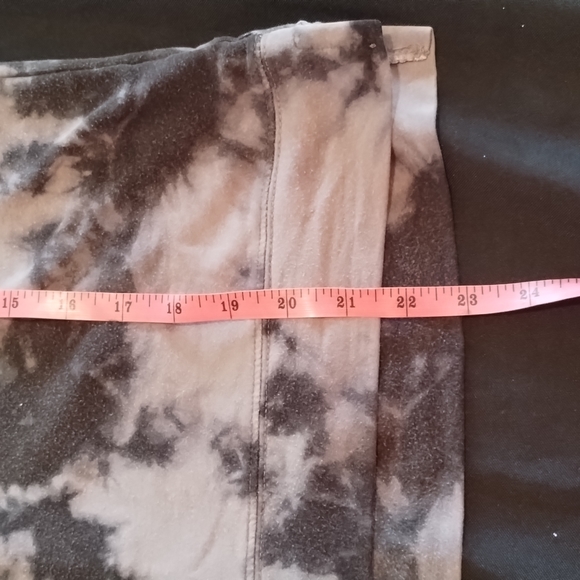 Woman's Sweater by Mudd Black & Grey Tye-Dye Print Size: Large - Picture 4 of 11